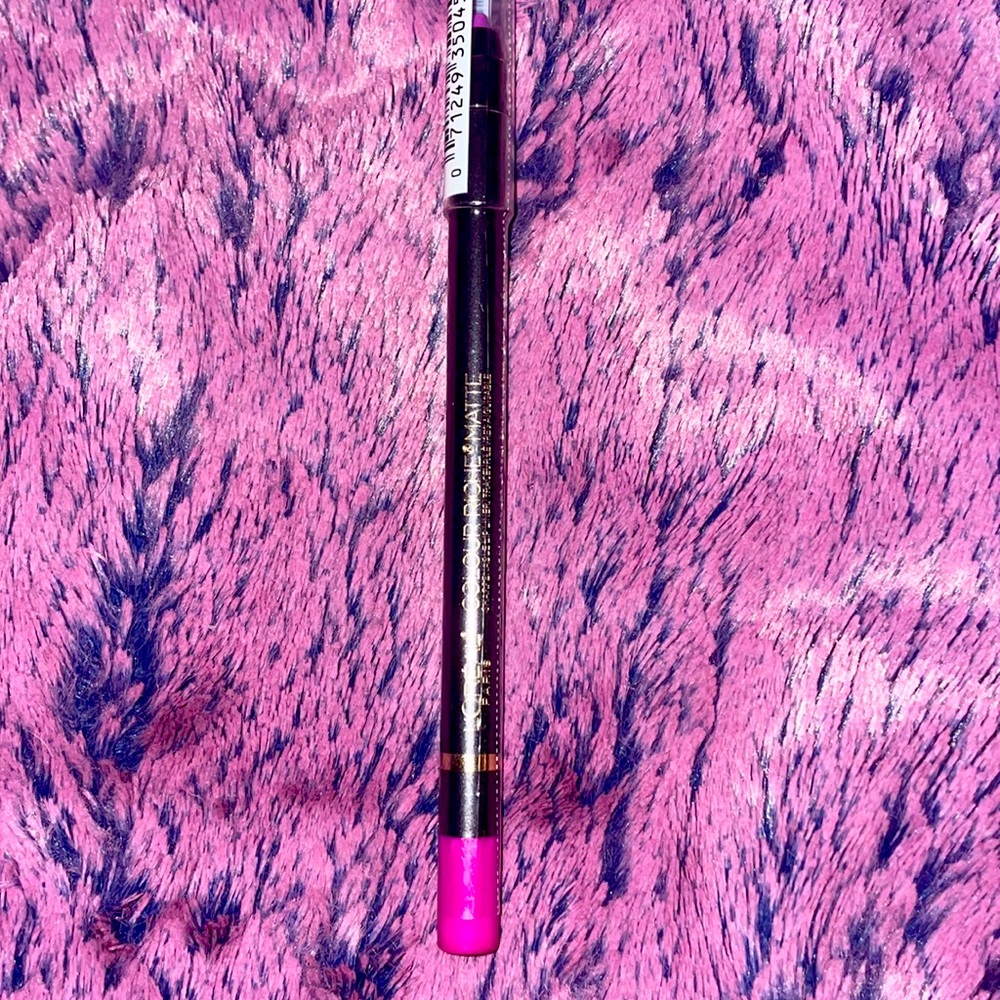 💋💄LOREAL COLOR RICH IN MATTE COLOR 100 LIPLINER 💄💋